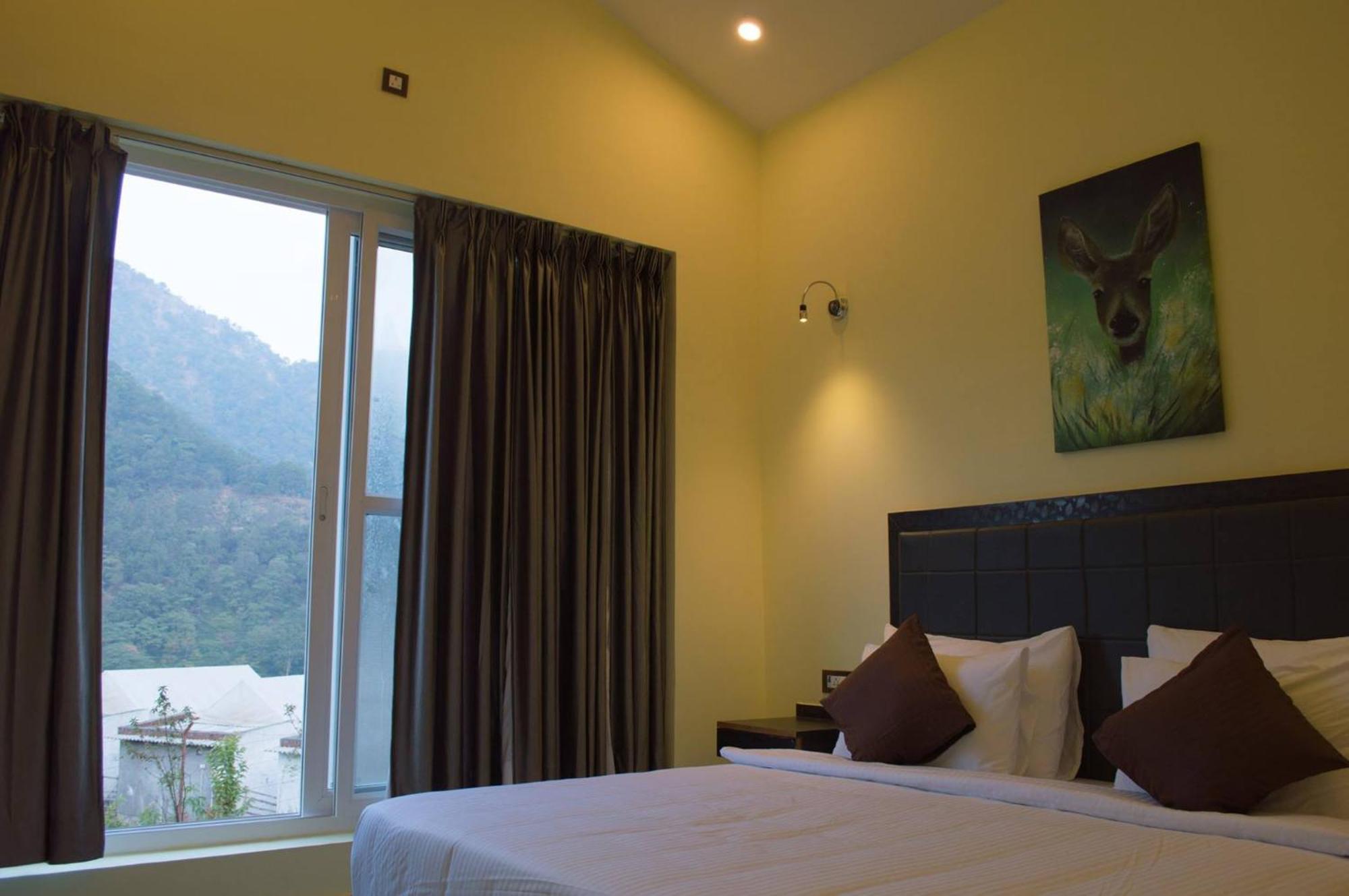 Hotel Golden Heritage Pahalgam Bagian luar foto
